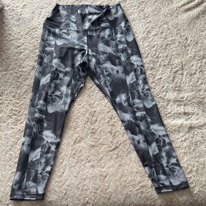 Old Navy Black & Gray Marble-Print  Active Leggings
